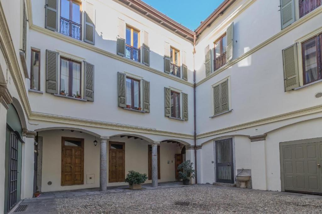 Thea - Centro Storico Bed & Breakfast Monza Luaran gambar