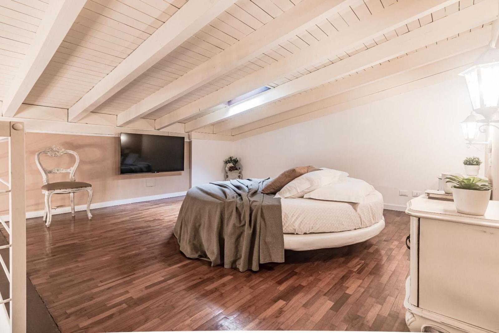 Thea - Centro Storico Bed & Breakfast Monza Luaran gambar